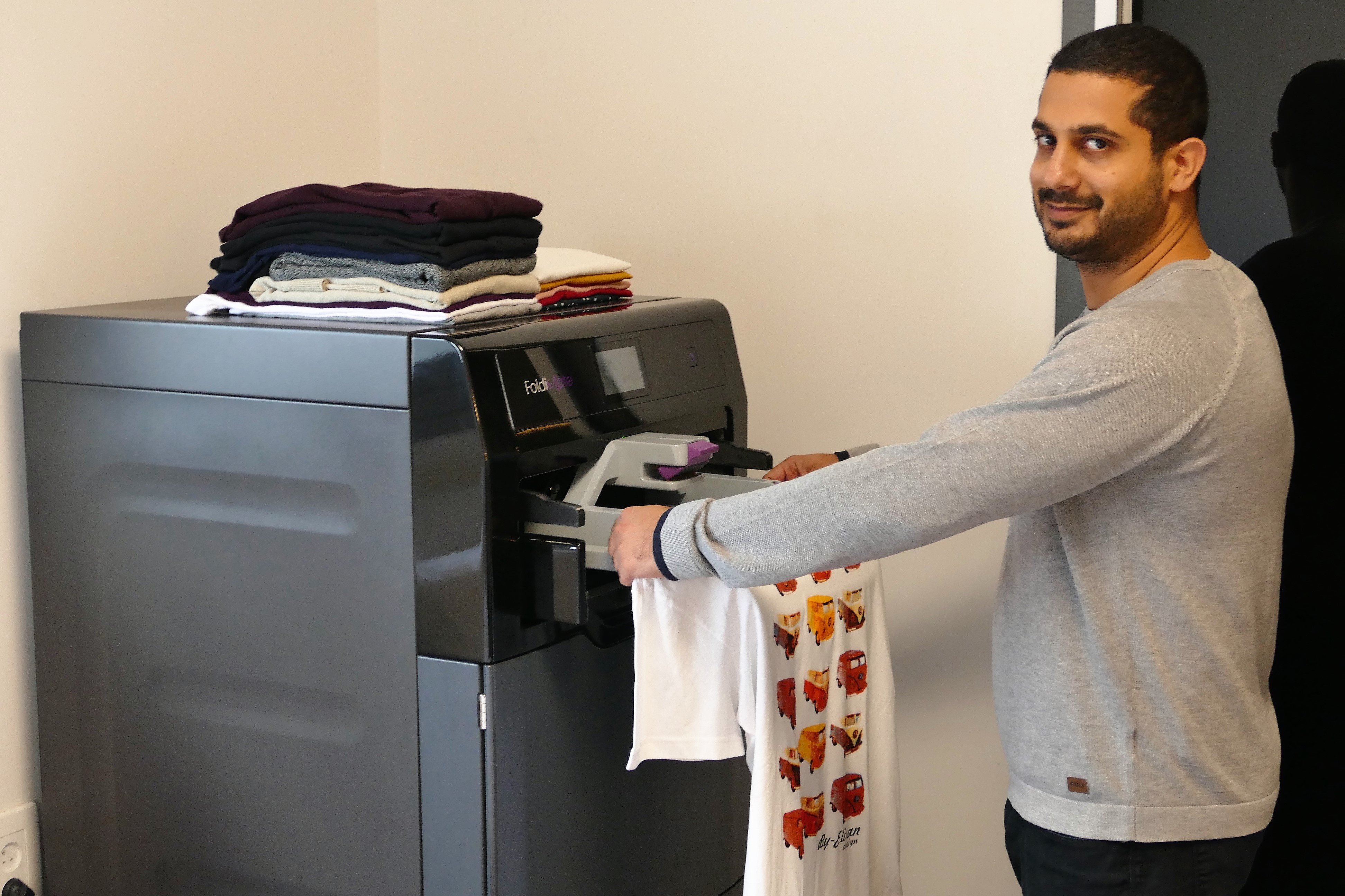 CES 2018: Foldimate folds your laundry in four minutes