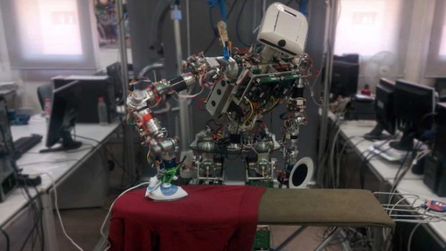 CES 2019: Meet Foldimate, a $1,000 laundry-folding robot that
