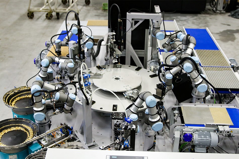 Fluidics Instruments uses seven UR cobots to assemble 1,000 nozzles per hour.