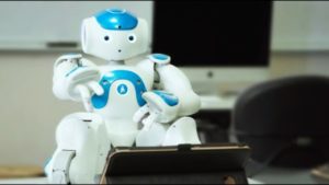 Robots that acknowledge fallibility are easier to talk to