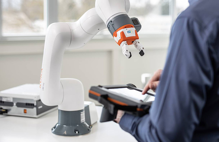 åbning At opdage Information KUKA iiQKA.OS promises to be easy to use - The Robot Report