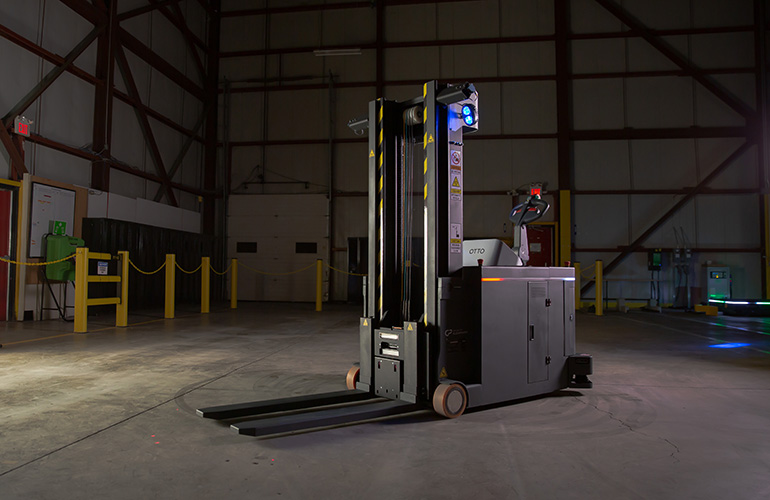 New OTTO Lifter autonomously transports pallets