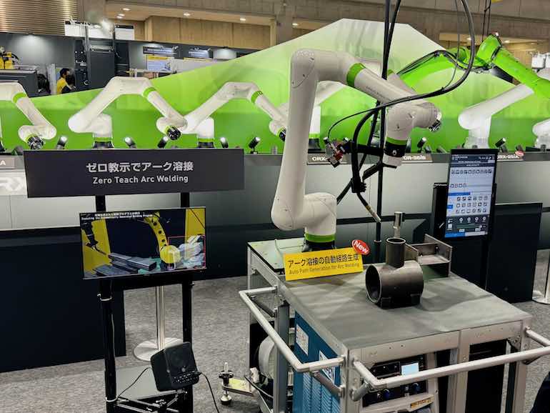 FANUC show at iREX 2023 a welding robot that requires zero teaching.