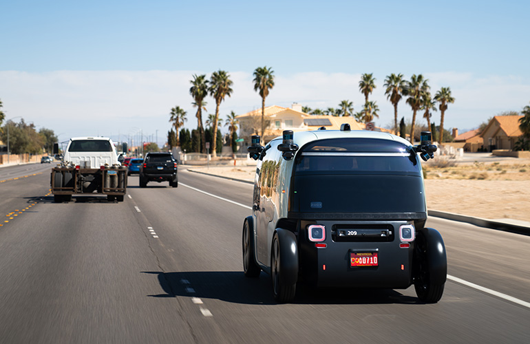 zoox robo taxi in traffic on las vegas road.