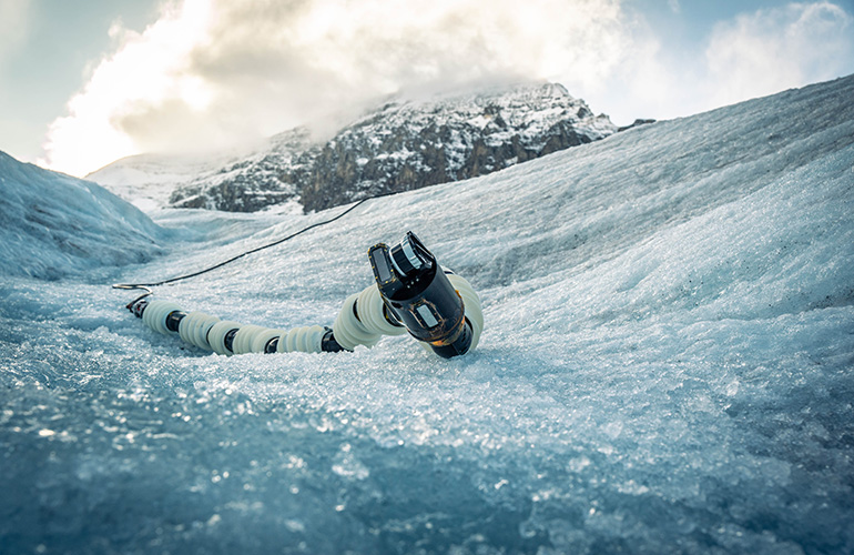 Version 1.0 of the EELS robot during field testing in Alberta, Canada in September 2023. 