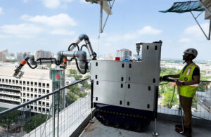 The Raise Robotics system featuring two UR20 cobots working at the edge of a building.