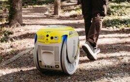 The Star Wars licensed G1T4-M1N1 droid.