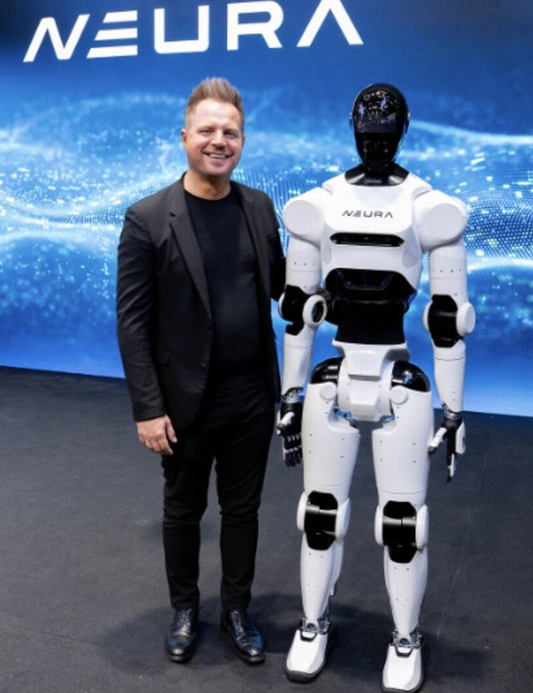 NEURA Robotics CEO David Reger and 4NE1 humanoid.
