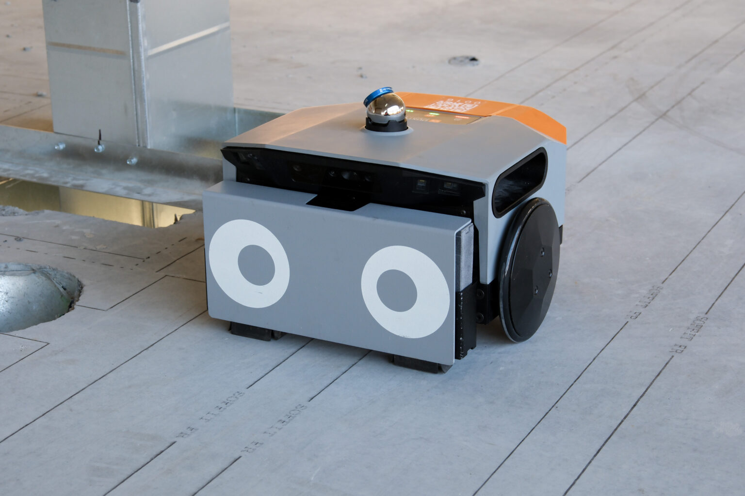 Dustry Robotics' AMR.