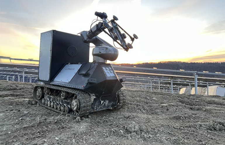 Luminous will get funding to deliver LUMI photo voltaic development robotic to Australia