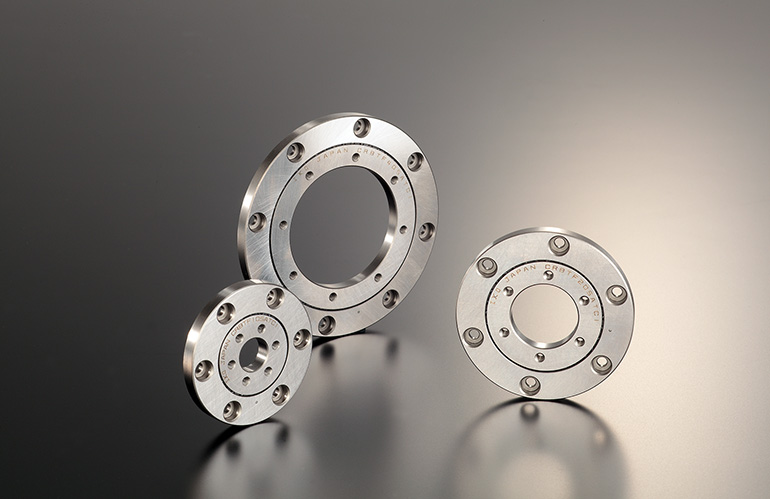 Motion Control 제공 업체 IKO는 CRBT 및 CRBTF 교차 롤러 베어링의 크기는 5.5mm, 폭 5mm의 크기라고 말했다.