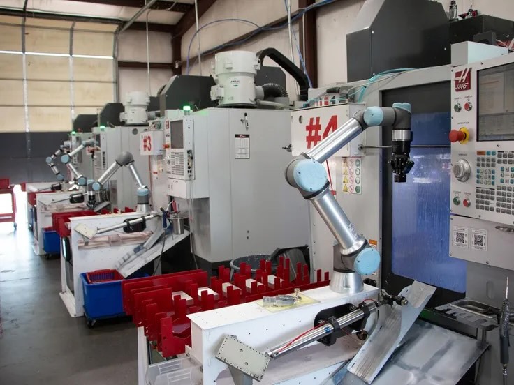 Tái công nghiệp hóa sẽ không thành công nếu thiếu robot hóa.