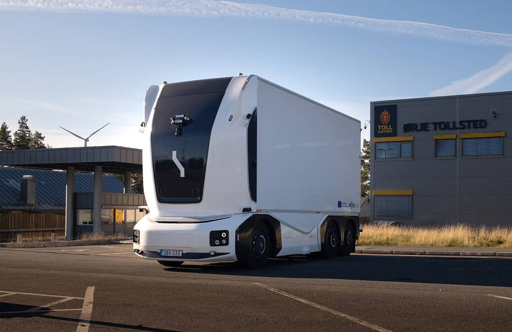 Einride completes autonomous border crossing and customs passing - The Robot Report