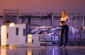 O portfólio de produtos da ABB Robotics inclui o controlador OmniCore.