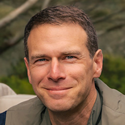 headshot of danny bernstein.