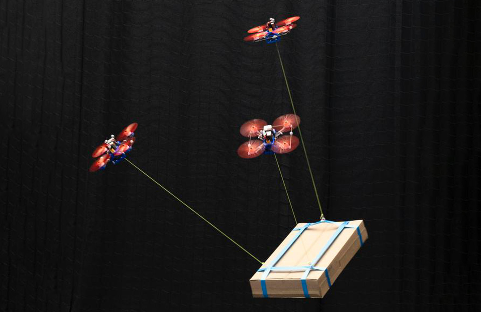 TU Delft algorithm to allows drones to work collectively to move heavy payloads TU Delft algorithm to allows drones to work collectively to move heavy payloads