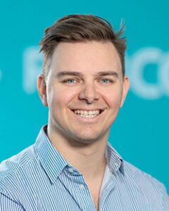 headshot of roman holzl.