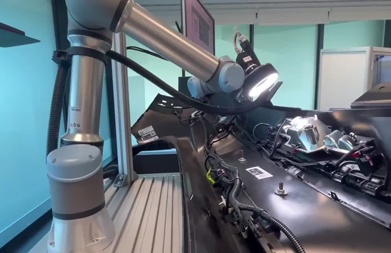 Imagen de la noticia: Los robots impulsados ​​por IA de GFT Technologies pasan de la inspección a la acción para los fabricantes de automóviles (The Robot Report)