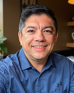 Headshot of chris elston.