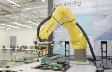 Hero image of the intrinsic workcell featuring a FANUC robot.