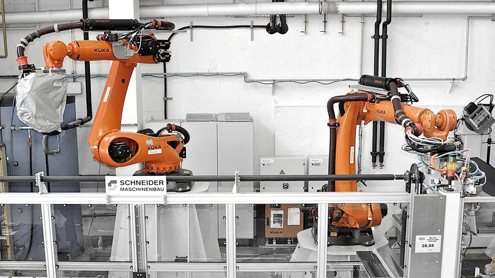 Two KUKA KR QUANTEC models jointly perform welding services. Source: KUKA.