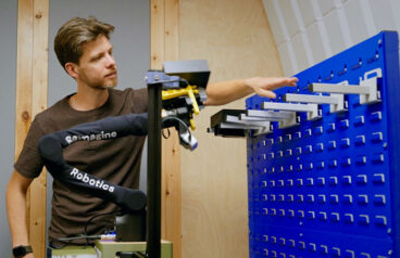 Jonathan Scholz of Reimagine Robotics with the startup's system.