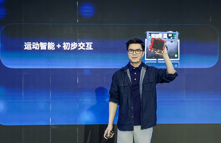 Zhihui shows a hardware component of the AHA3 platform at AGIBOT Innovation Day 2026.
