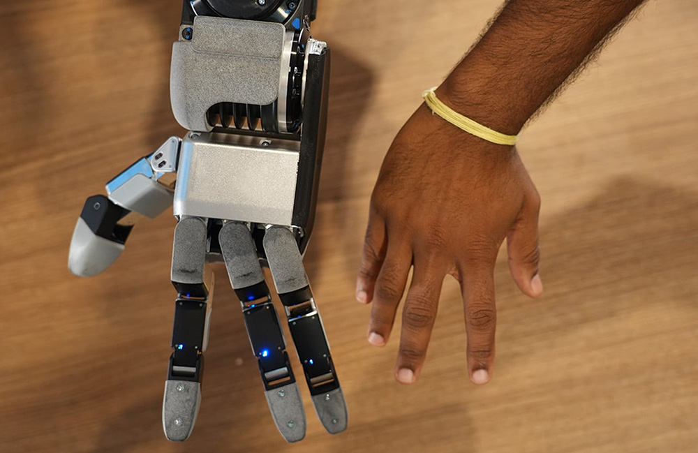 Imagen de la noticia: Boston Dynamics gives more insight into its redesigned humanoid hand (The Robot Report)